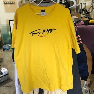 TOMMY HILFIGER XL YELLOW T-SHIRT